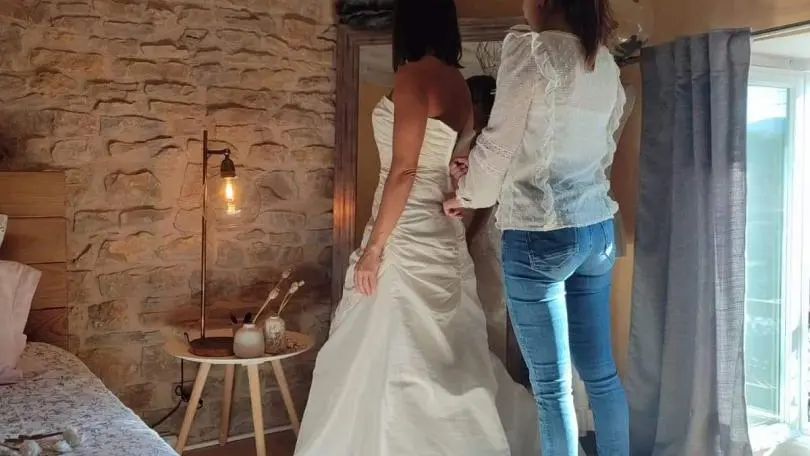 à quelques heures du mariage préparatifs dans la chambre