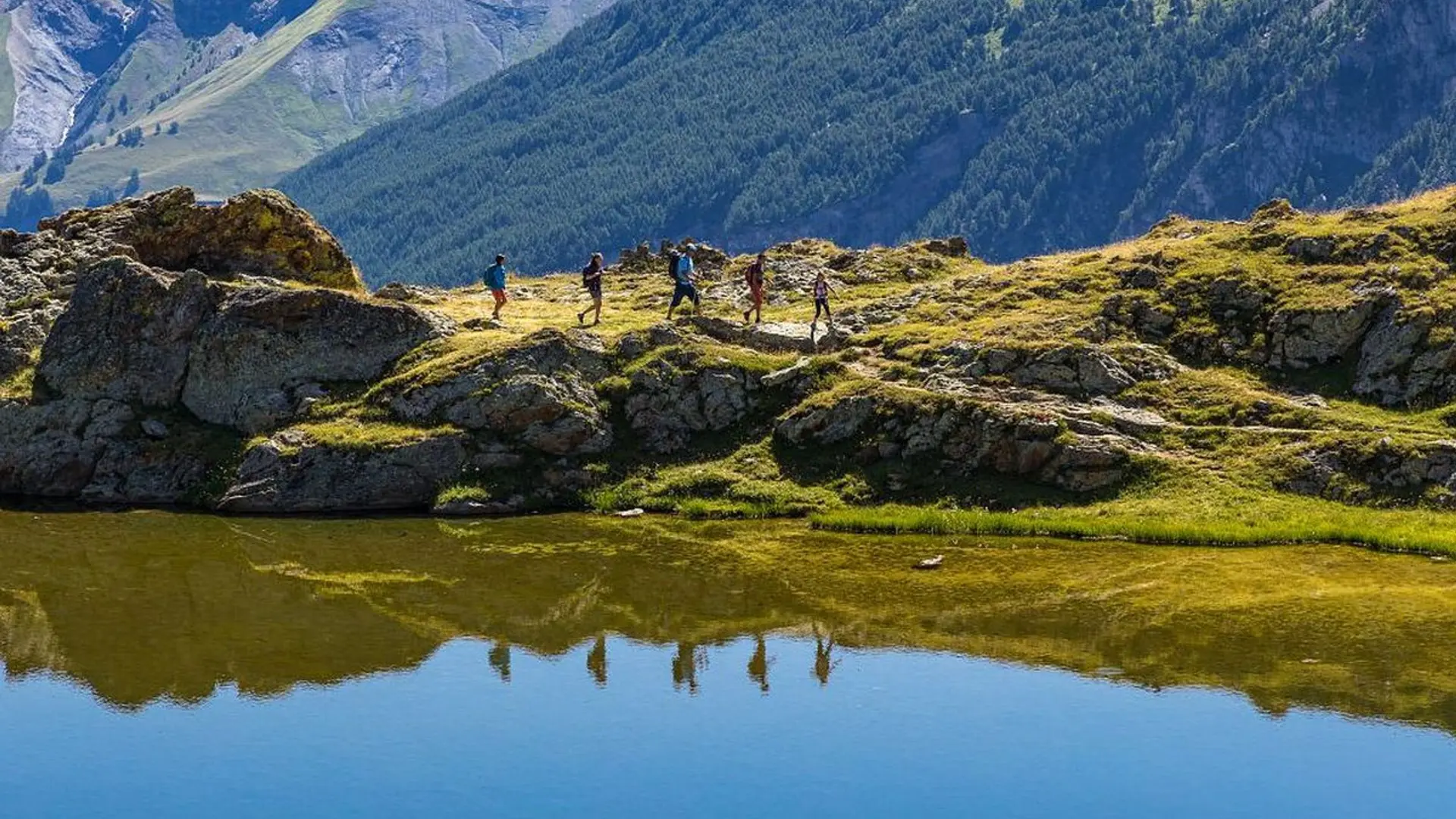 Randonneurs au lac Lérié