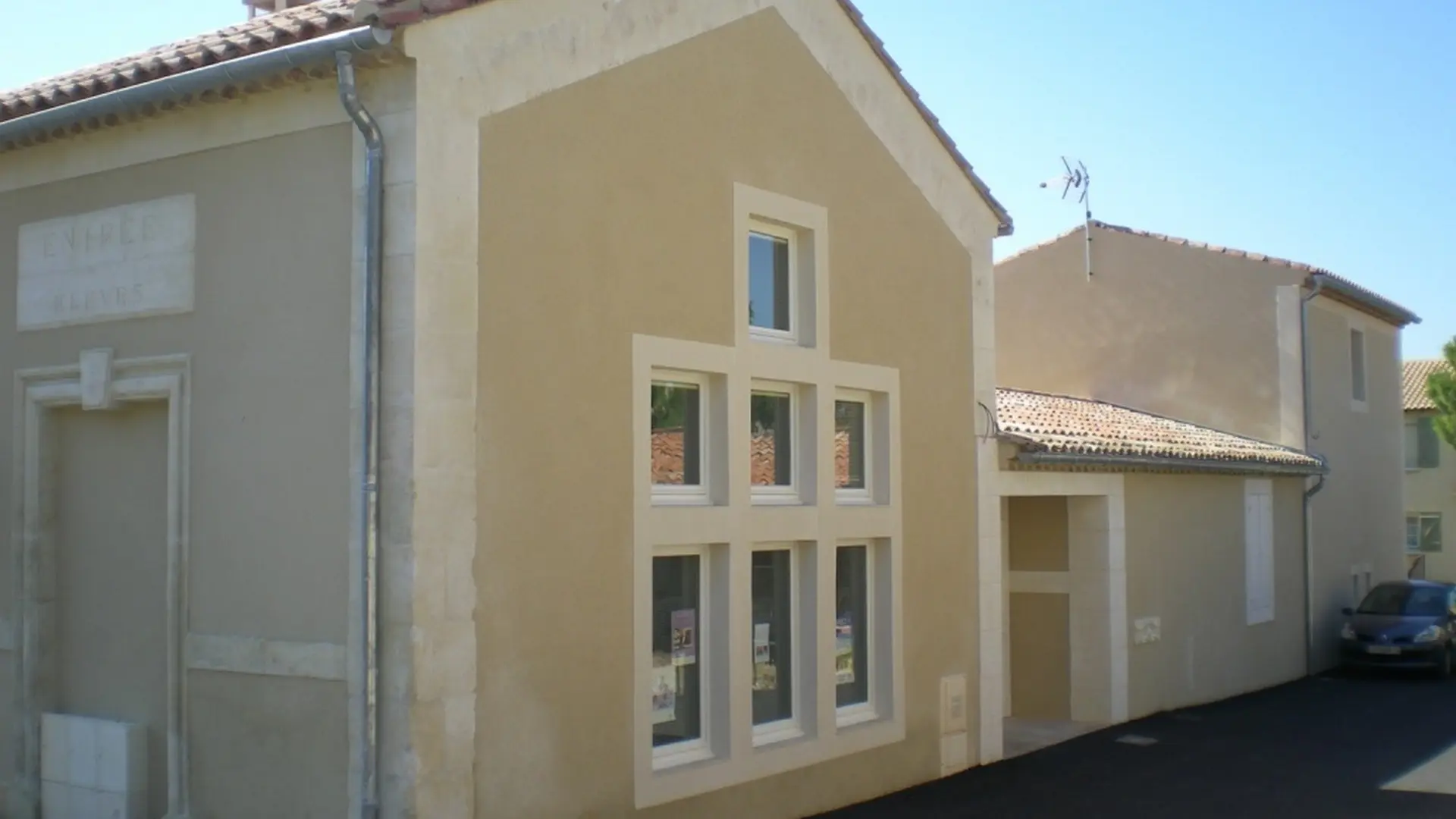 Bibliothèque municipale d'Aureille_Aureille_extérieur