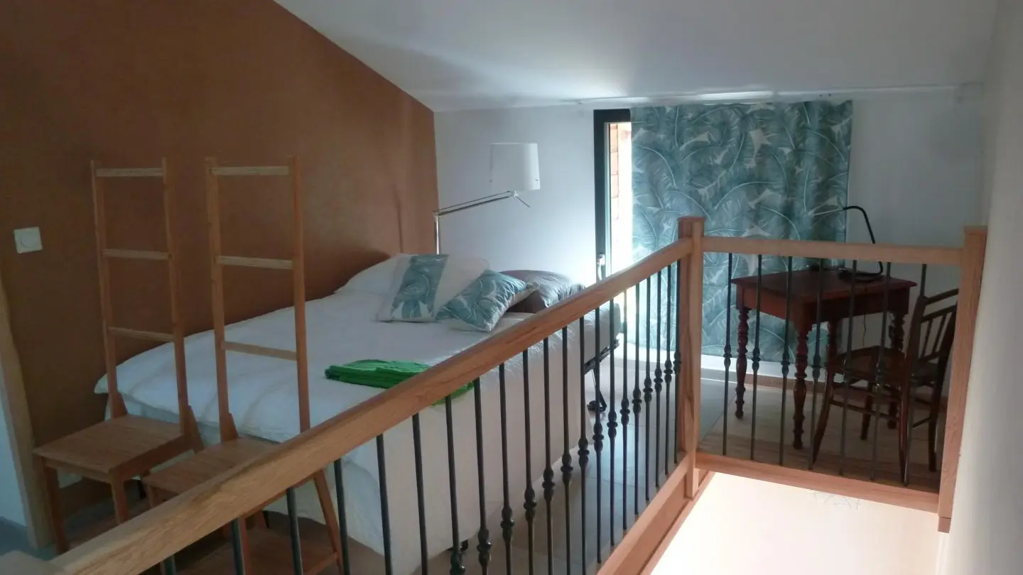 Mezzanine et son couchage en 140