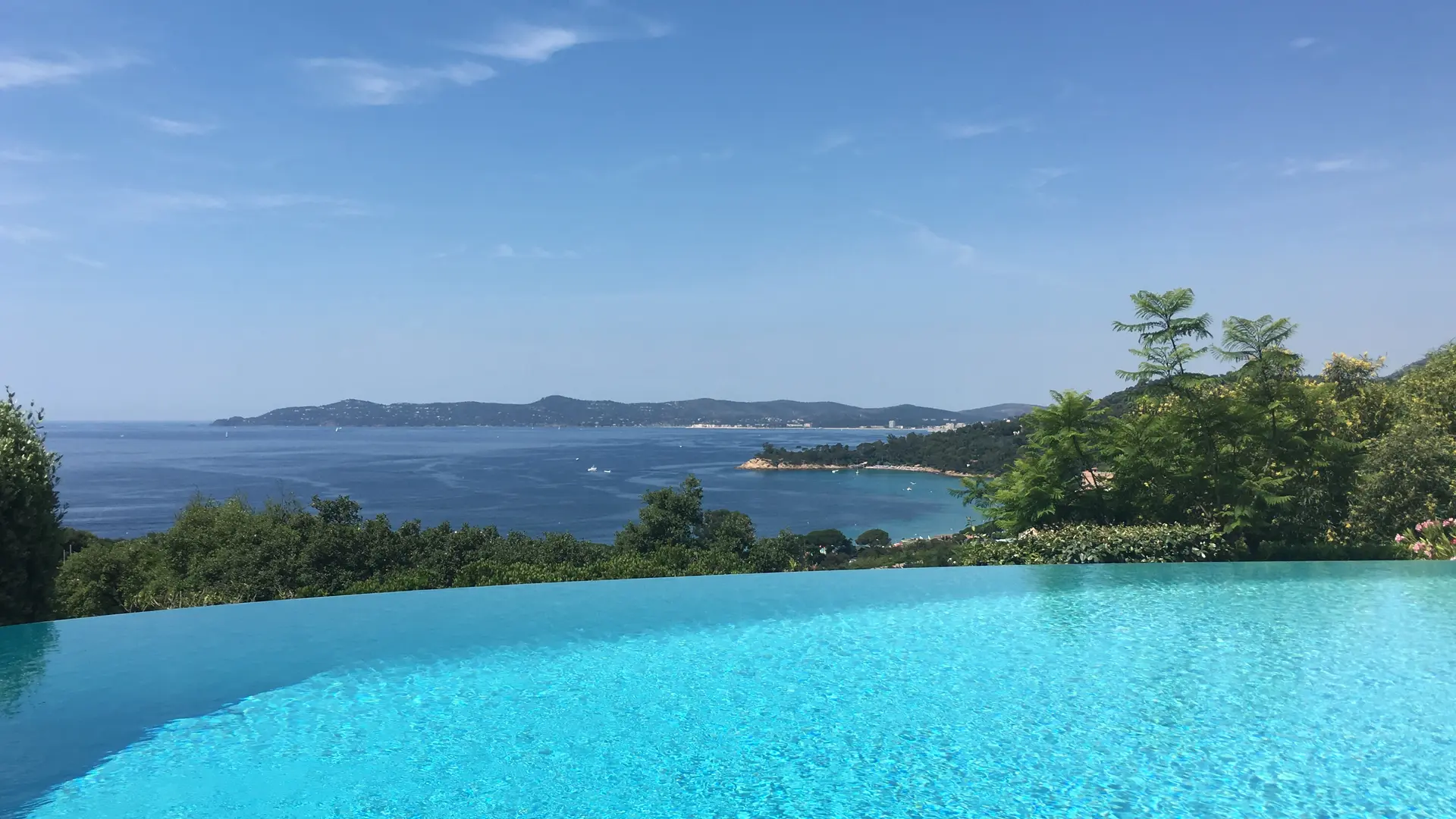 Piscine et vue