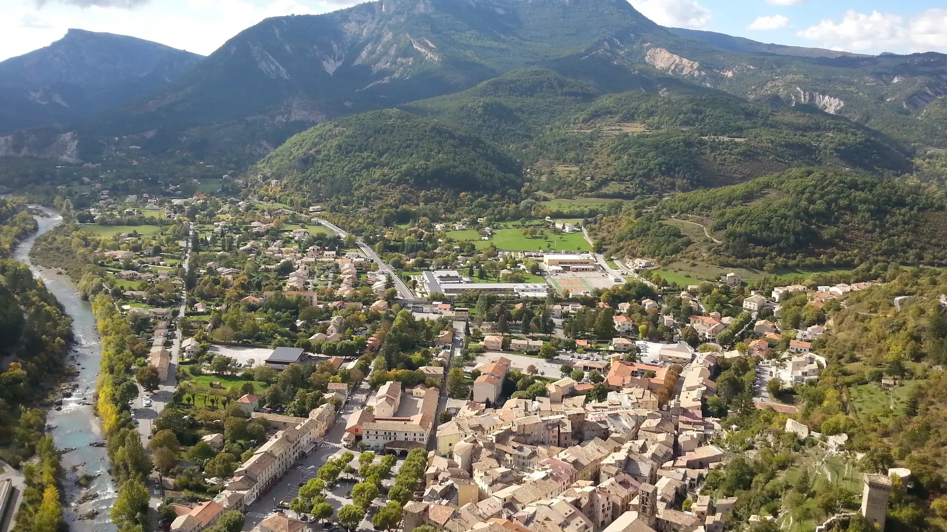 Vue de Castellane depuis le parvis de la chapelle Notre-Dame du Roc (11/10/2016)