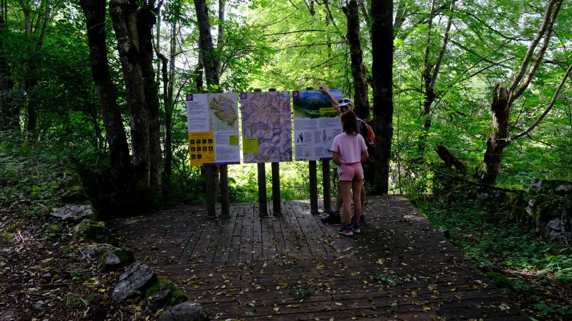 Porte d'entrée de Parc national aux Andrieux, bois des Blancs