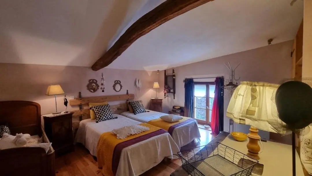 Chambre 1 : deux lits 90