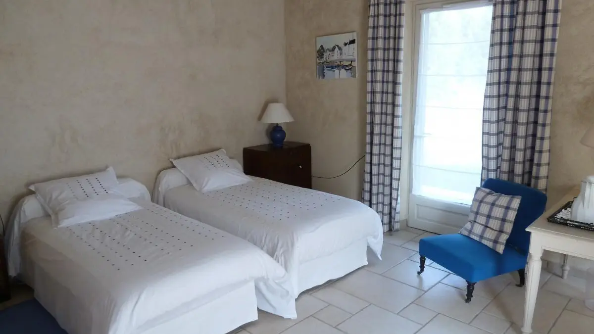 La 1ère chambre (les lits peuvent être mis en 2 lits 90 ou 1 lit 180)