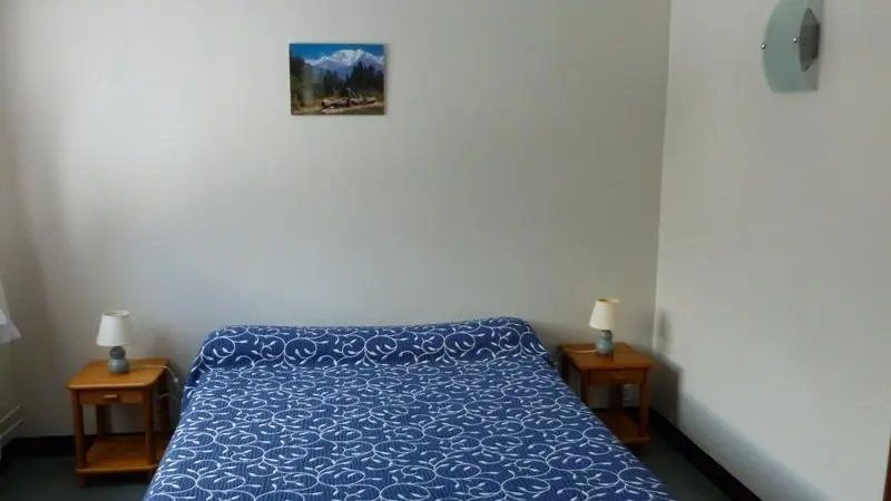 Chambre avec lit double