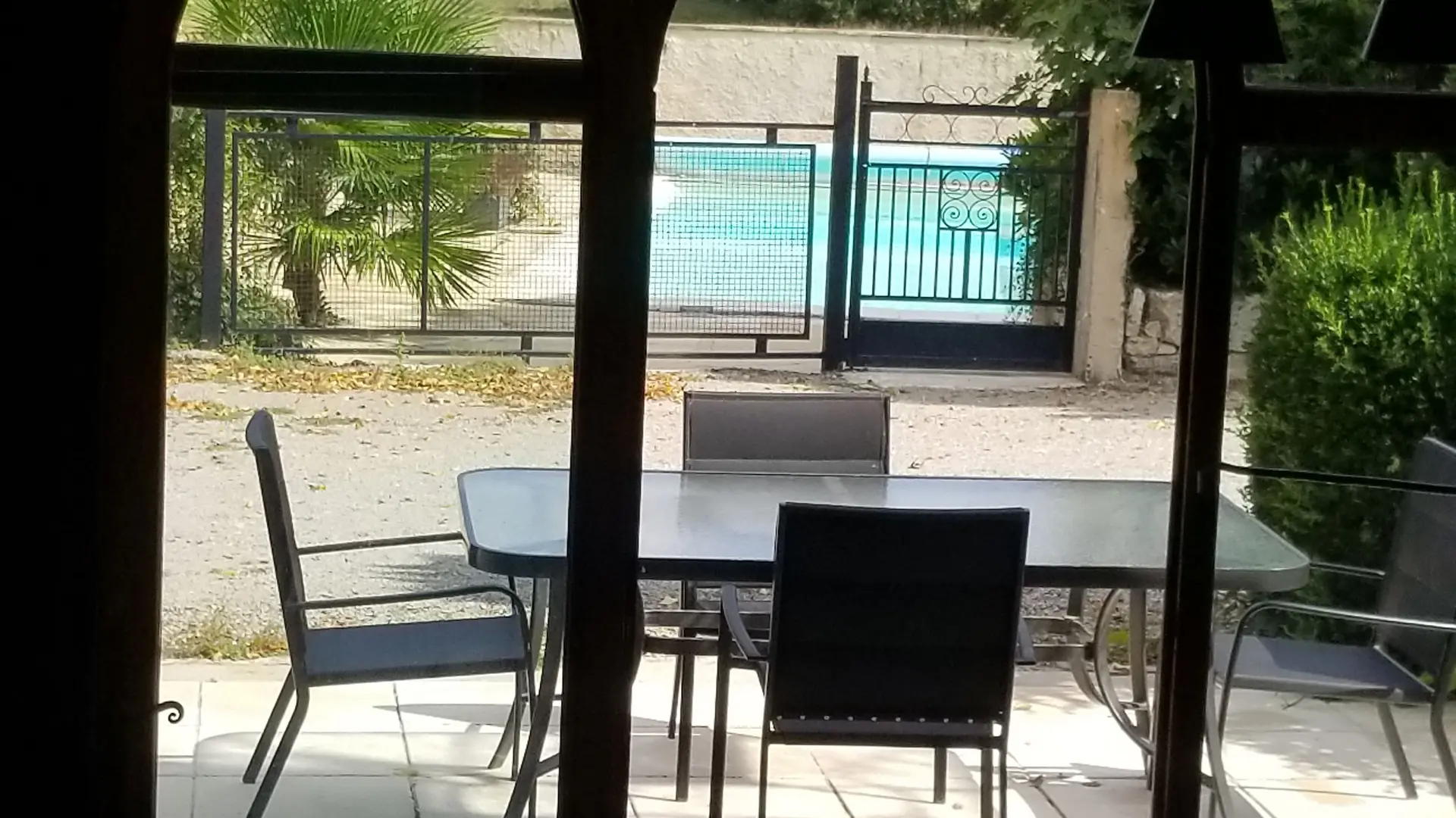 séjour vue sur piscinee
