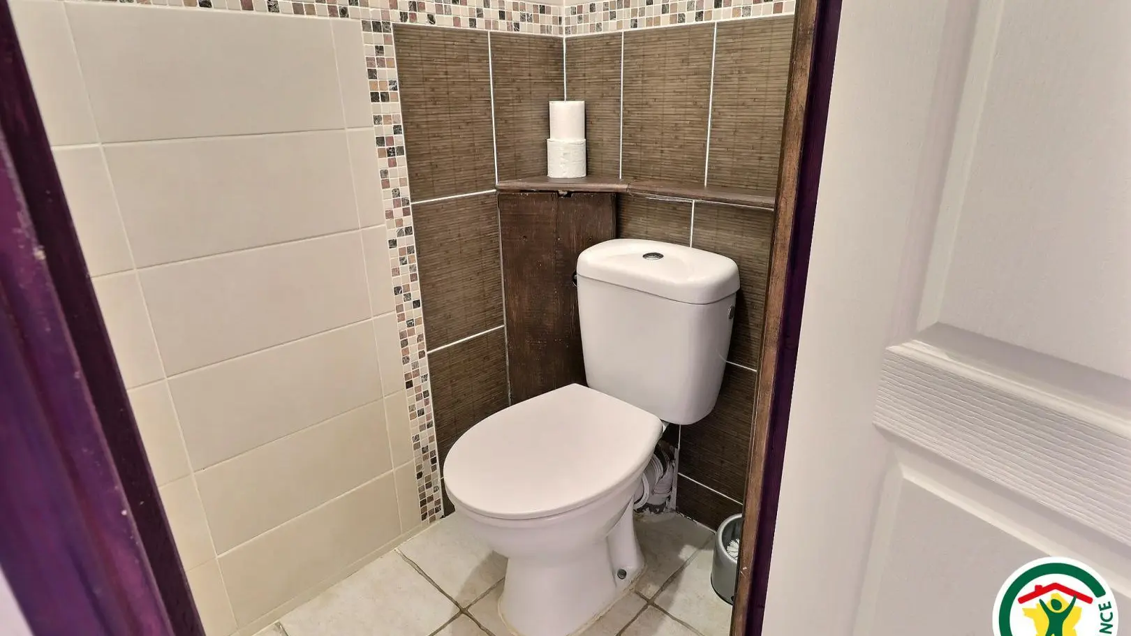 WC sur le pallier des chambres Bleuet et Lotus