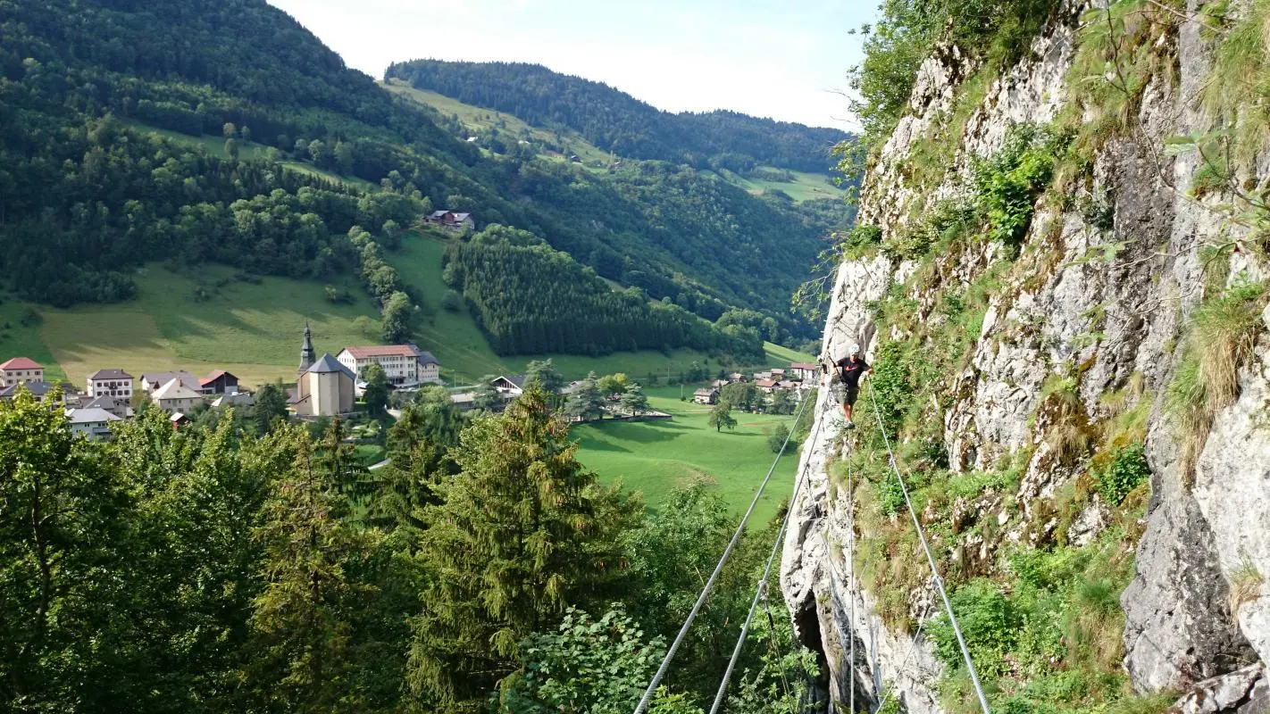 via à Bellevaux