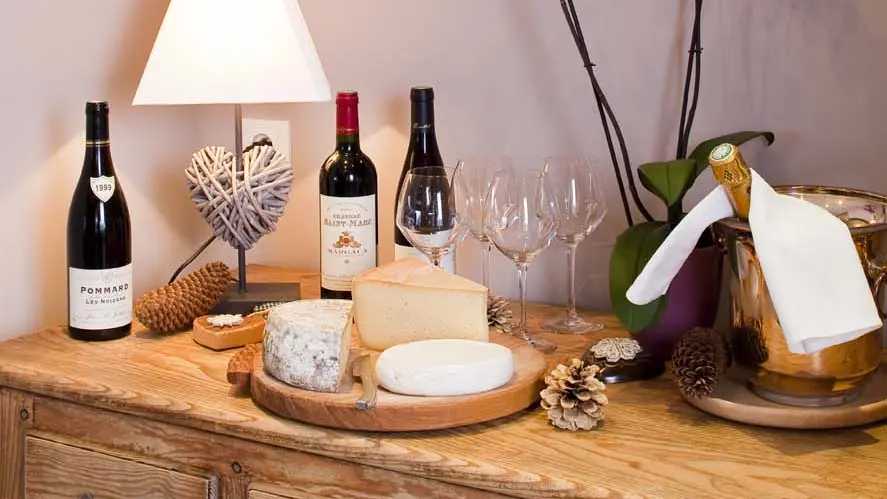 Plateau de fromages et vins