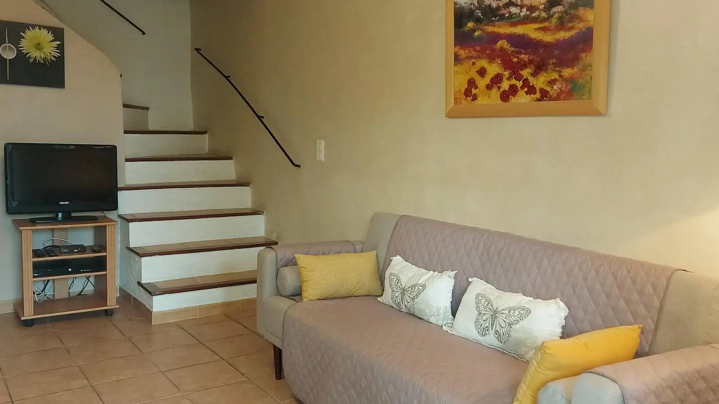 Le salon
une fraîcheur agréable l'été, un cocon l'hiver