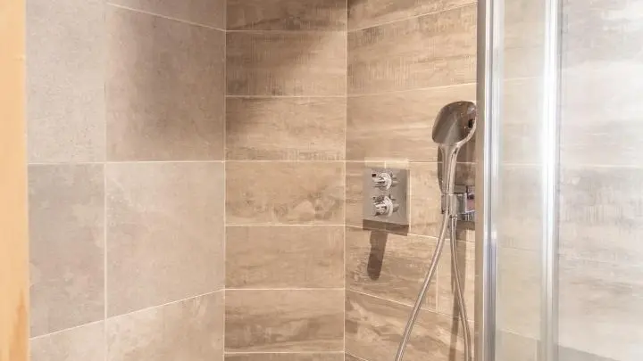 Salle d'eau chambre 2