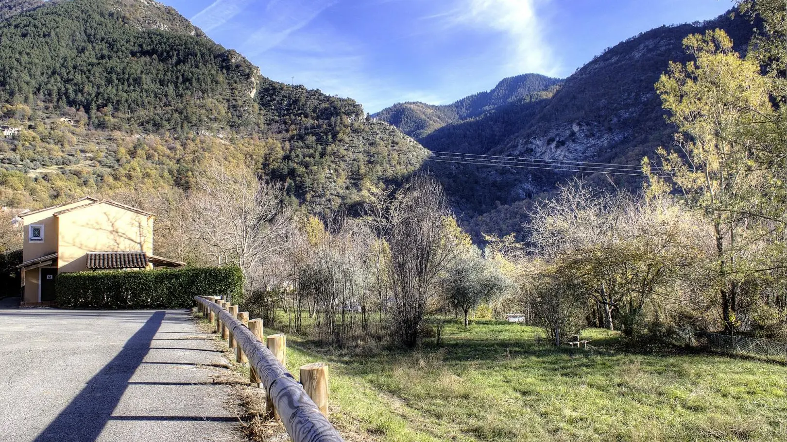 Gîte Dahlia-Vue depuis le parking-La Bollène-Vésubie-Gîtes de France des Alpes-Maritimes