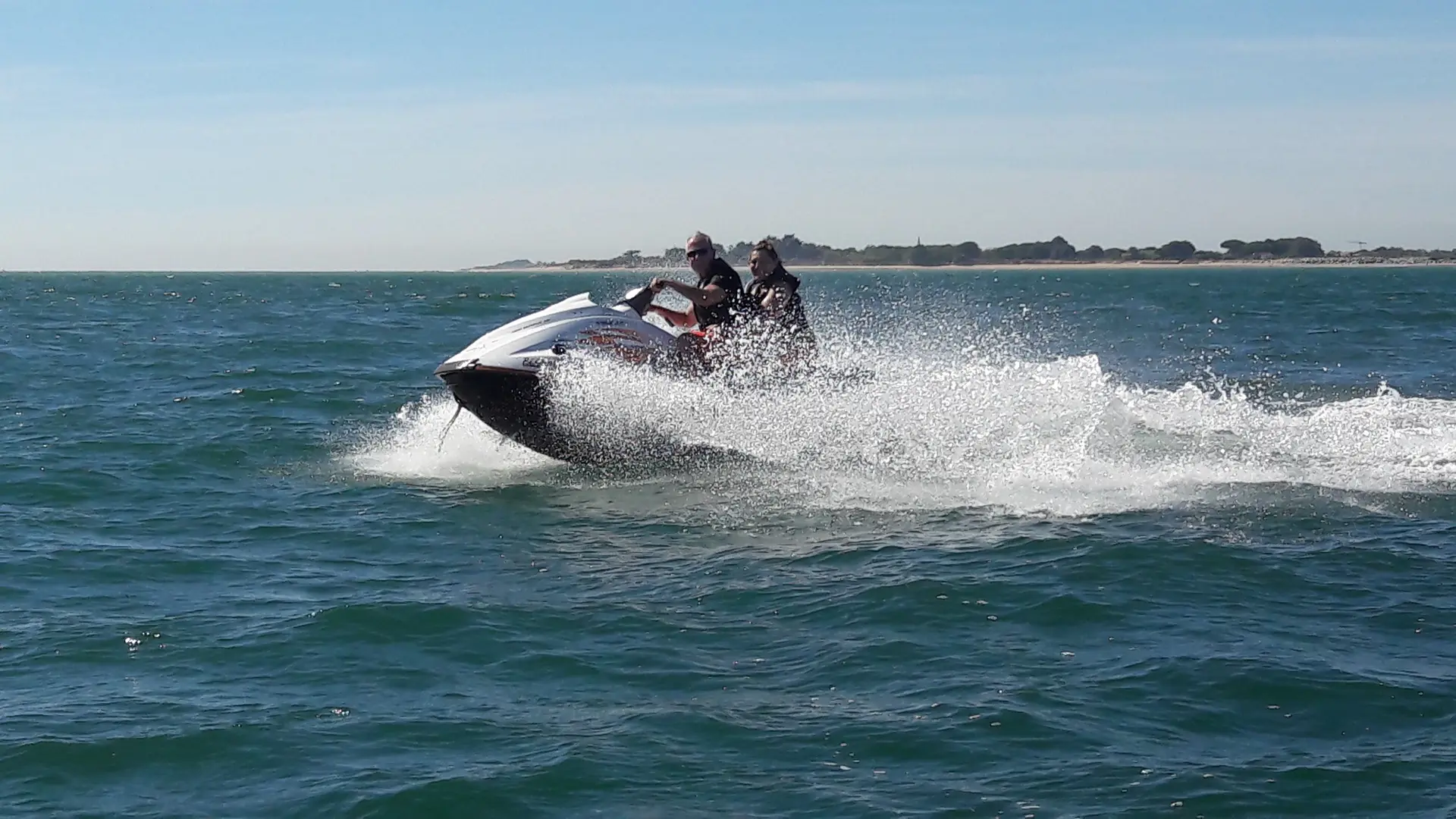 Balade en jet ski autour de fort Boyard par Ré Glisse