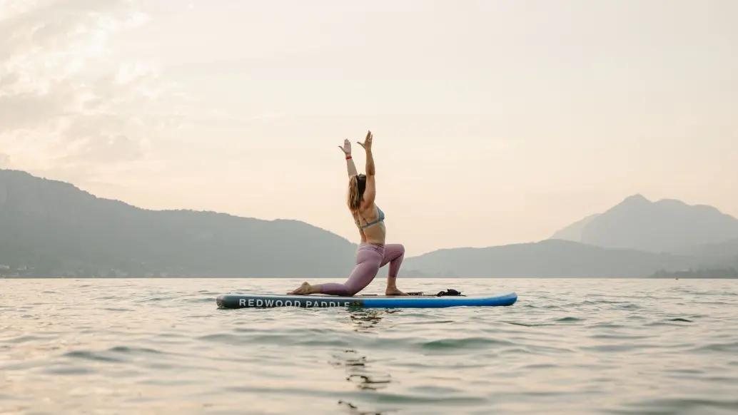Paddle Yoga au coucher du soleil_Doussard