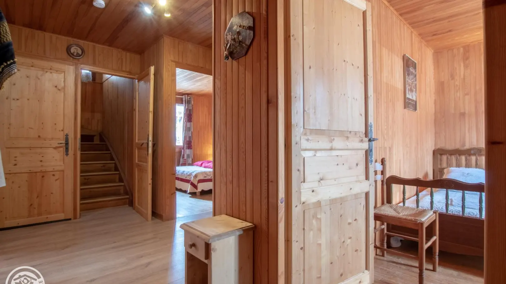 Escalier d'accès au 2ème niveau.