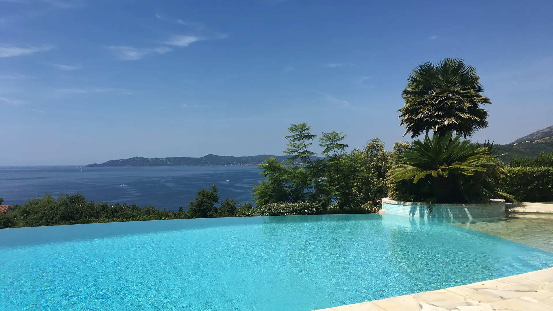 Piscine et vue