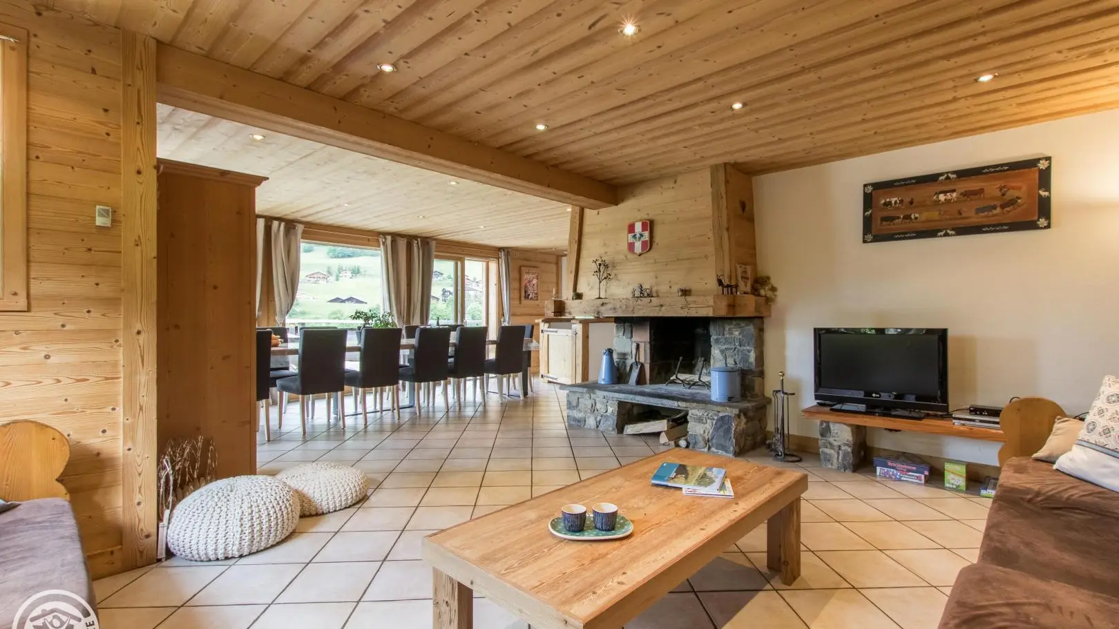 séjour et salon avec grande cheminée