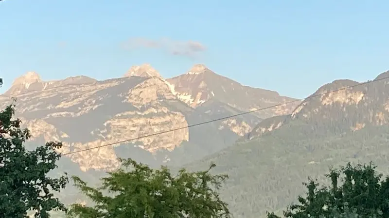 Pic de Jallouvre et Pointe Blanche depuis le balcon de la Chambre Parentale (Massif des Bornes)