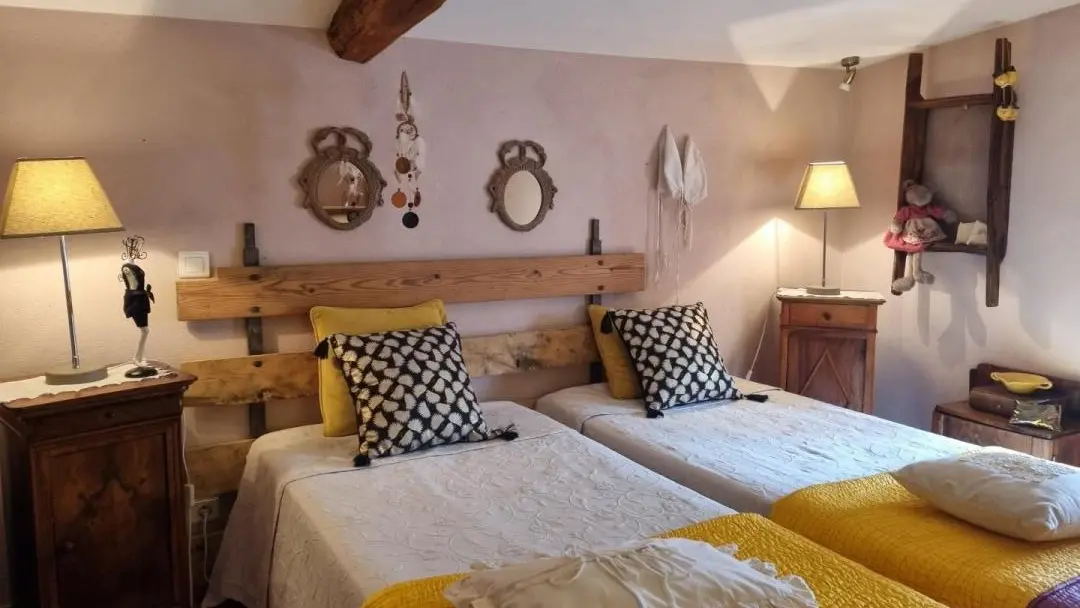 Chambre 1 : deux lits 90