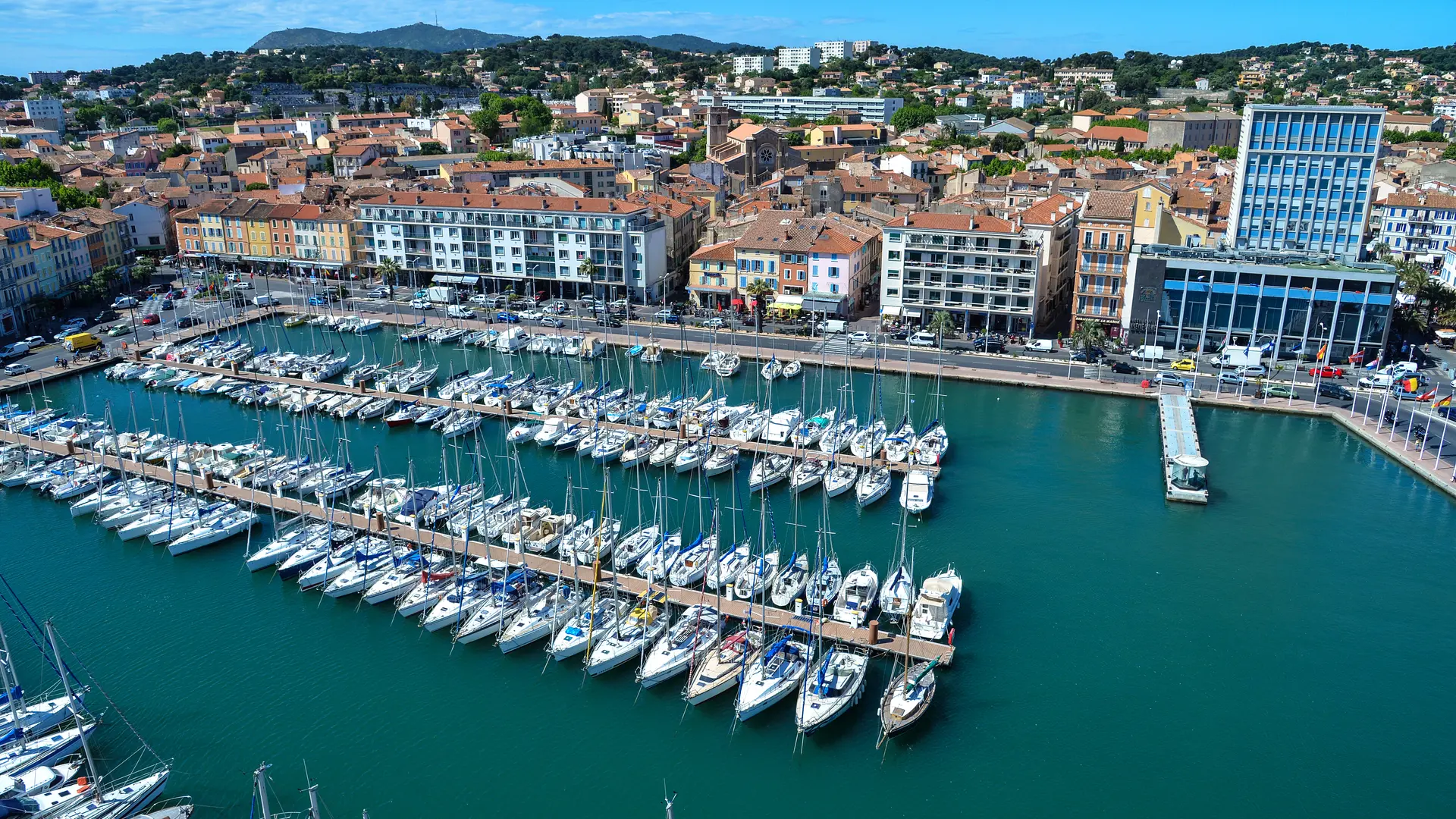 Vue sur le port de La Seyne