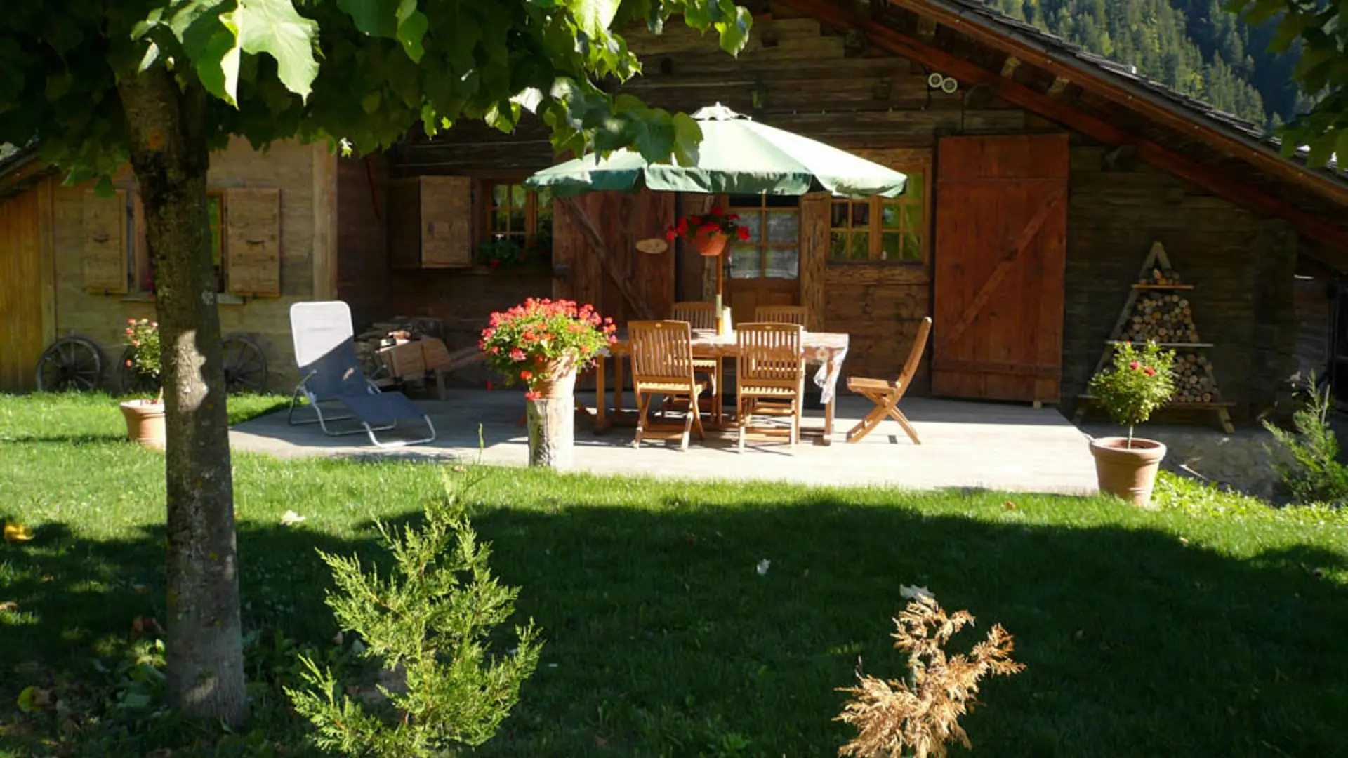 Terrasse et jardin été/Patio and garden summer-Au Bon Vieux Temps n°1-Le Grand-Bornand