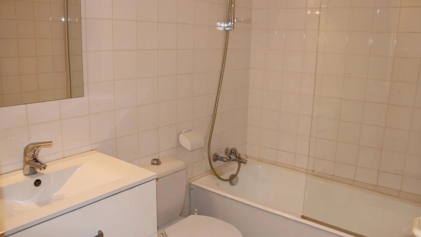 L'Escaou Un-Salle de Bains-Chambre 1-Coursegoules-Gîtes de France Alpes Maritimes