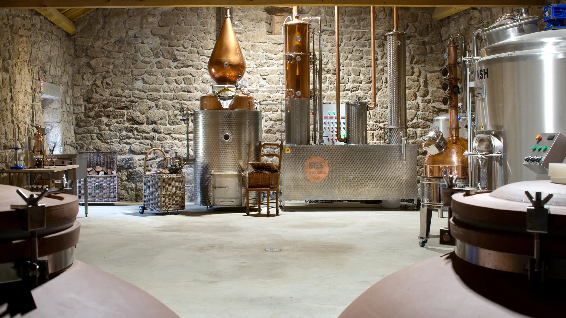 Atelier de distillation MEZENK