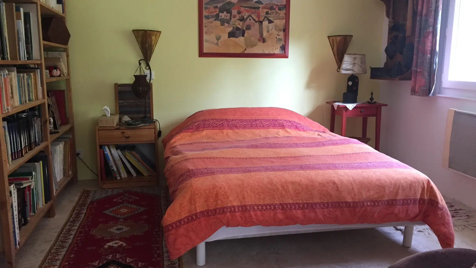 Chambre avec lit double