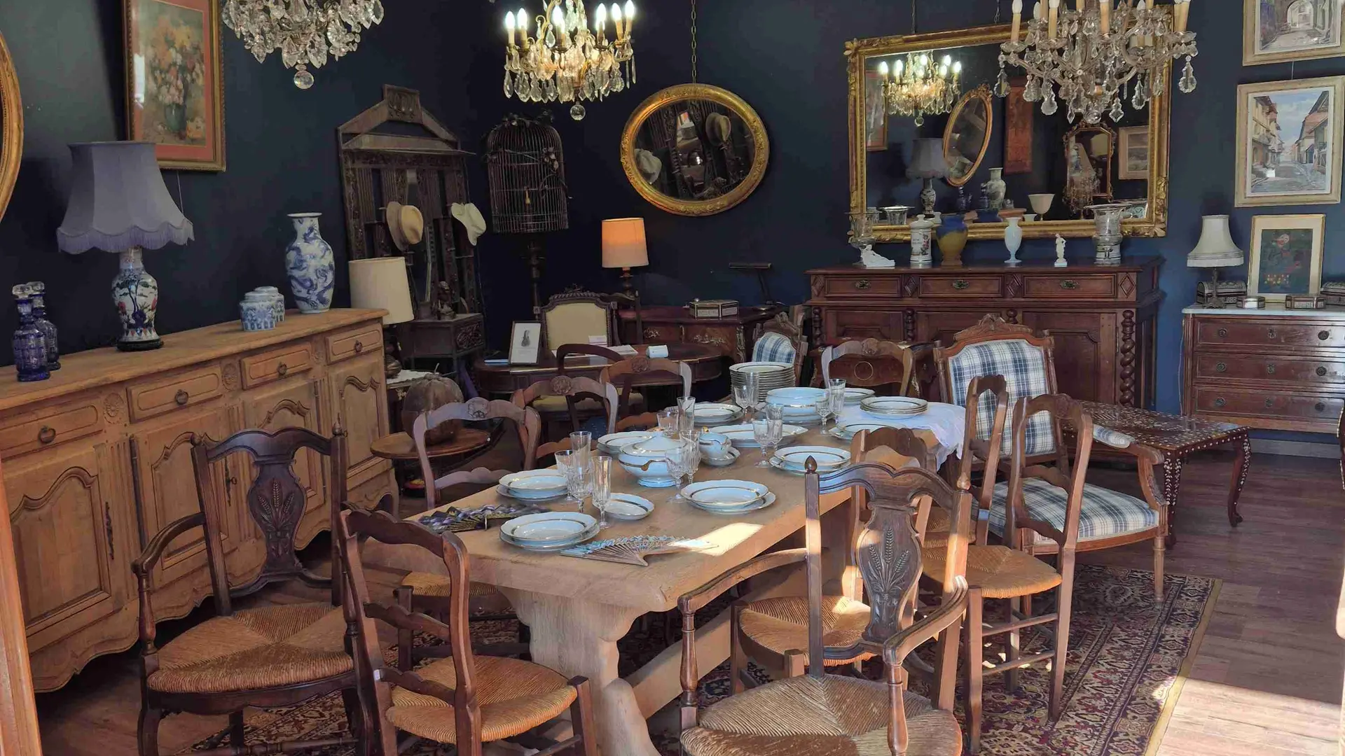 Cigales antiques - Brocante_L'Isle-sur-la-Sorgue intérieur