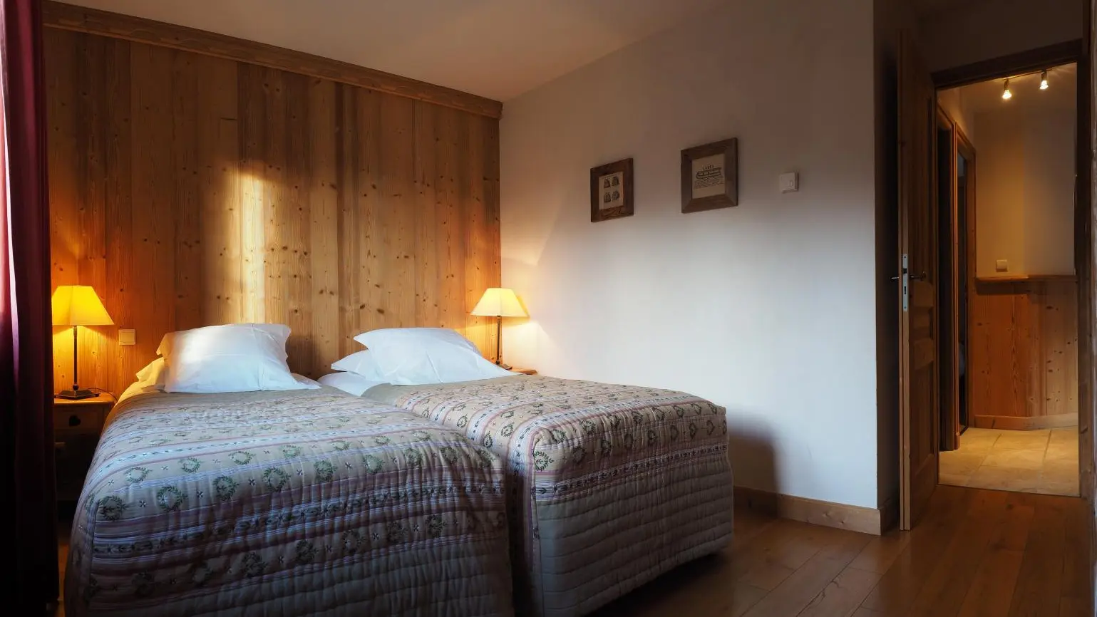 Chambre deux lits jumeaux (90 x 200) avec placards