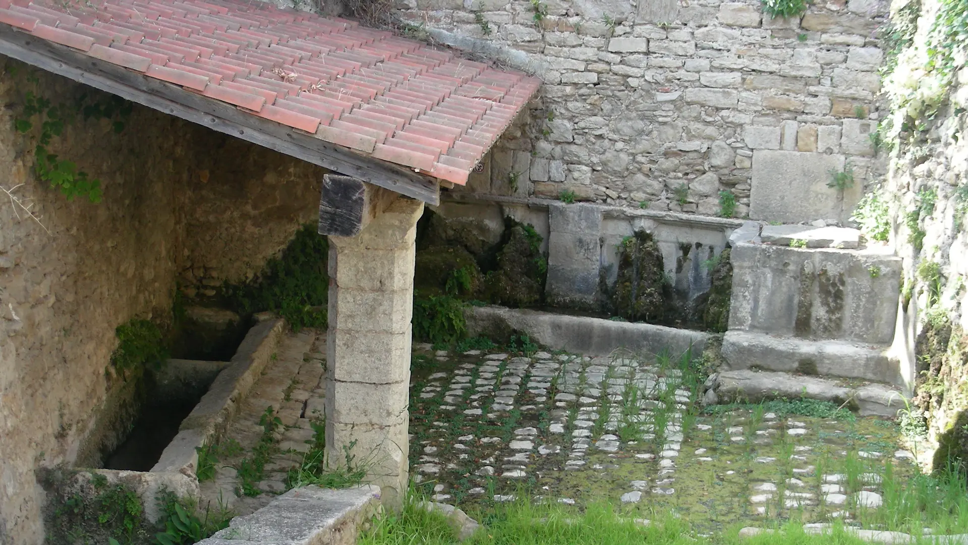 Fontaine St Jean en totalité