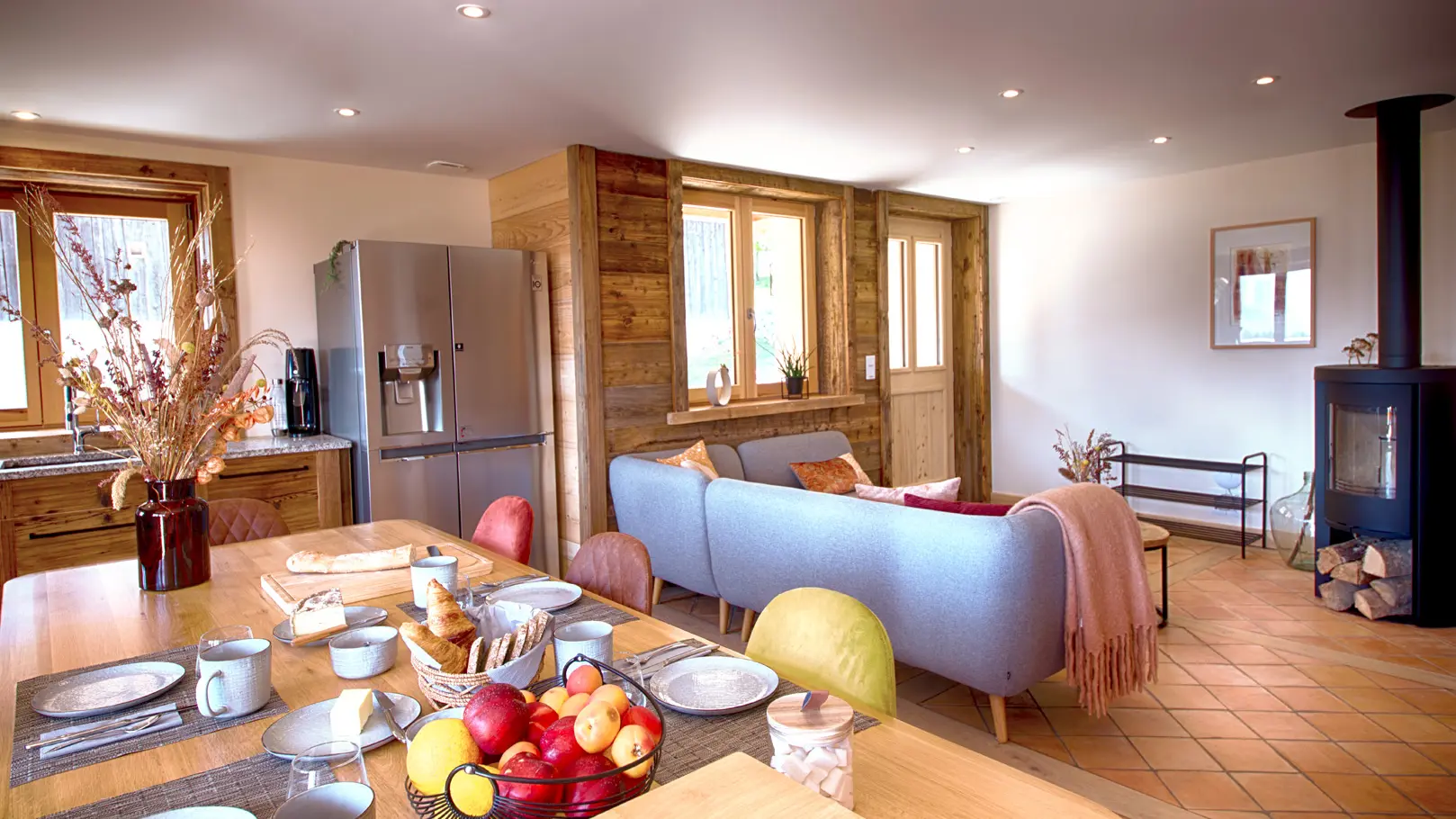 Salle à manger cuisine et salon