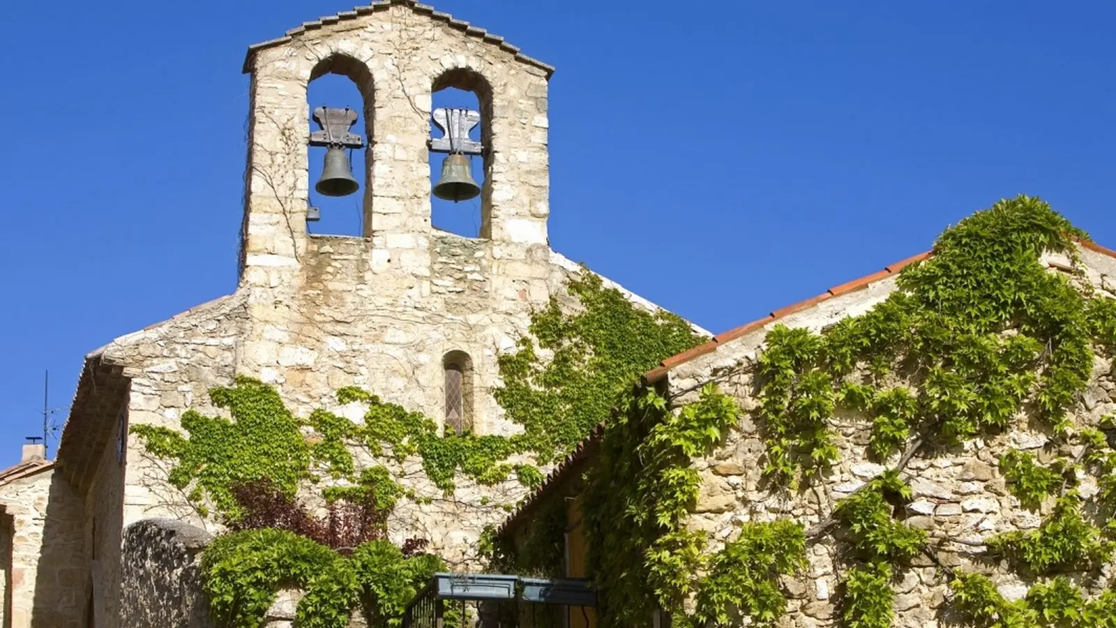 L'église vue de l'extérieur- Eglise Notre Dame de Bonne Aventure OT LUB