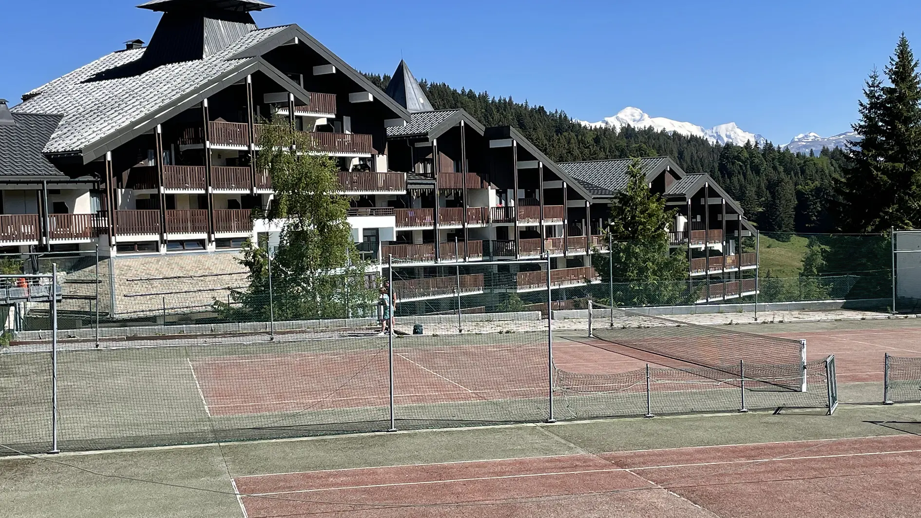 Terrain de tennis