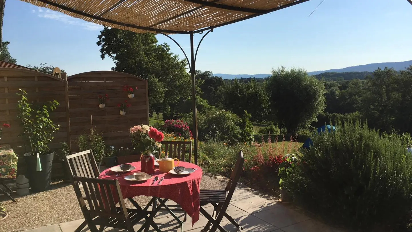 Petit déjeuner en terrasse