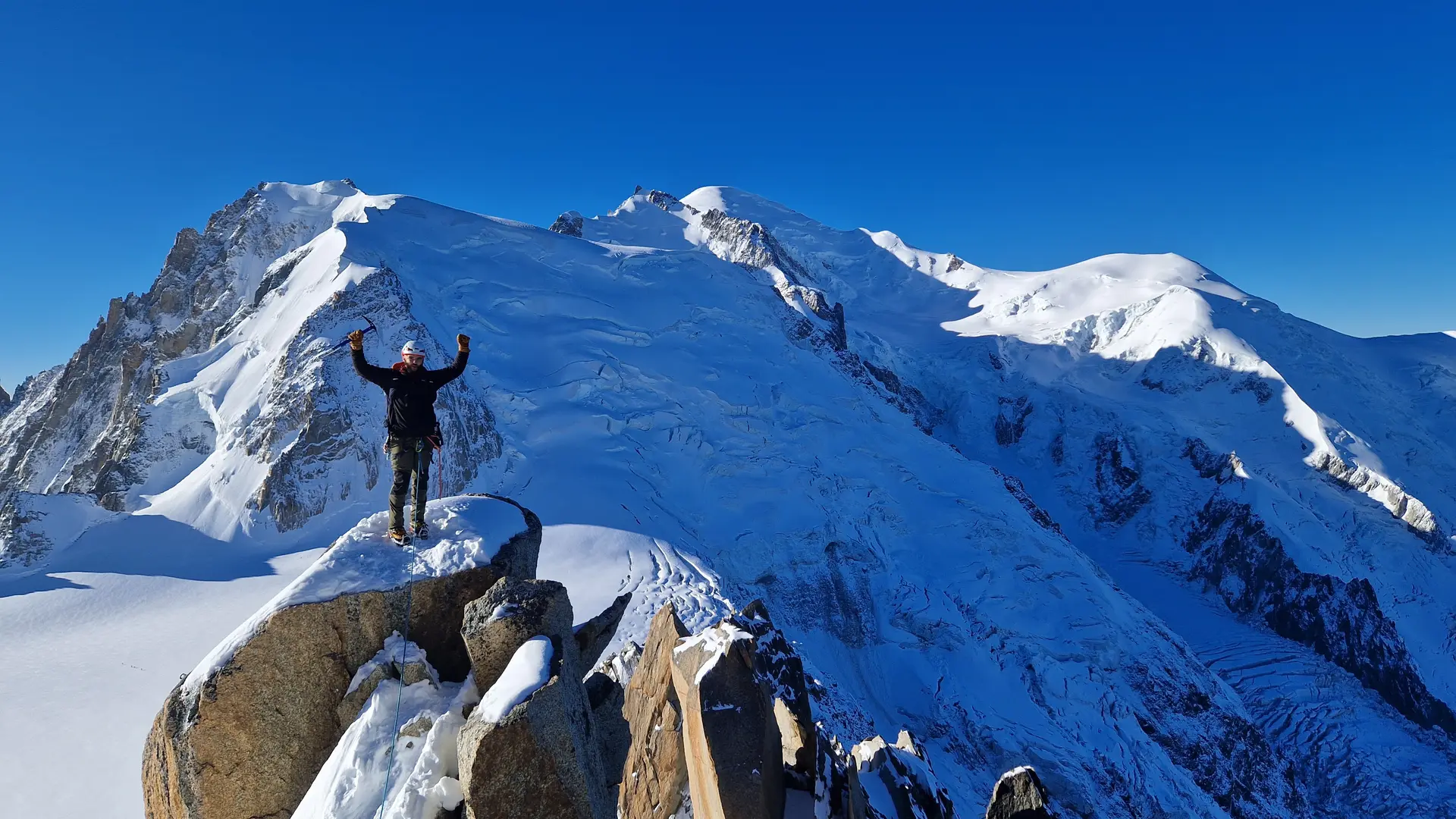 L'arête des Cosmiques avec panorama sur le Mont-Blanc