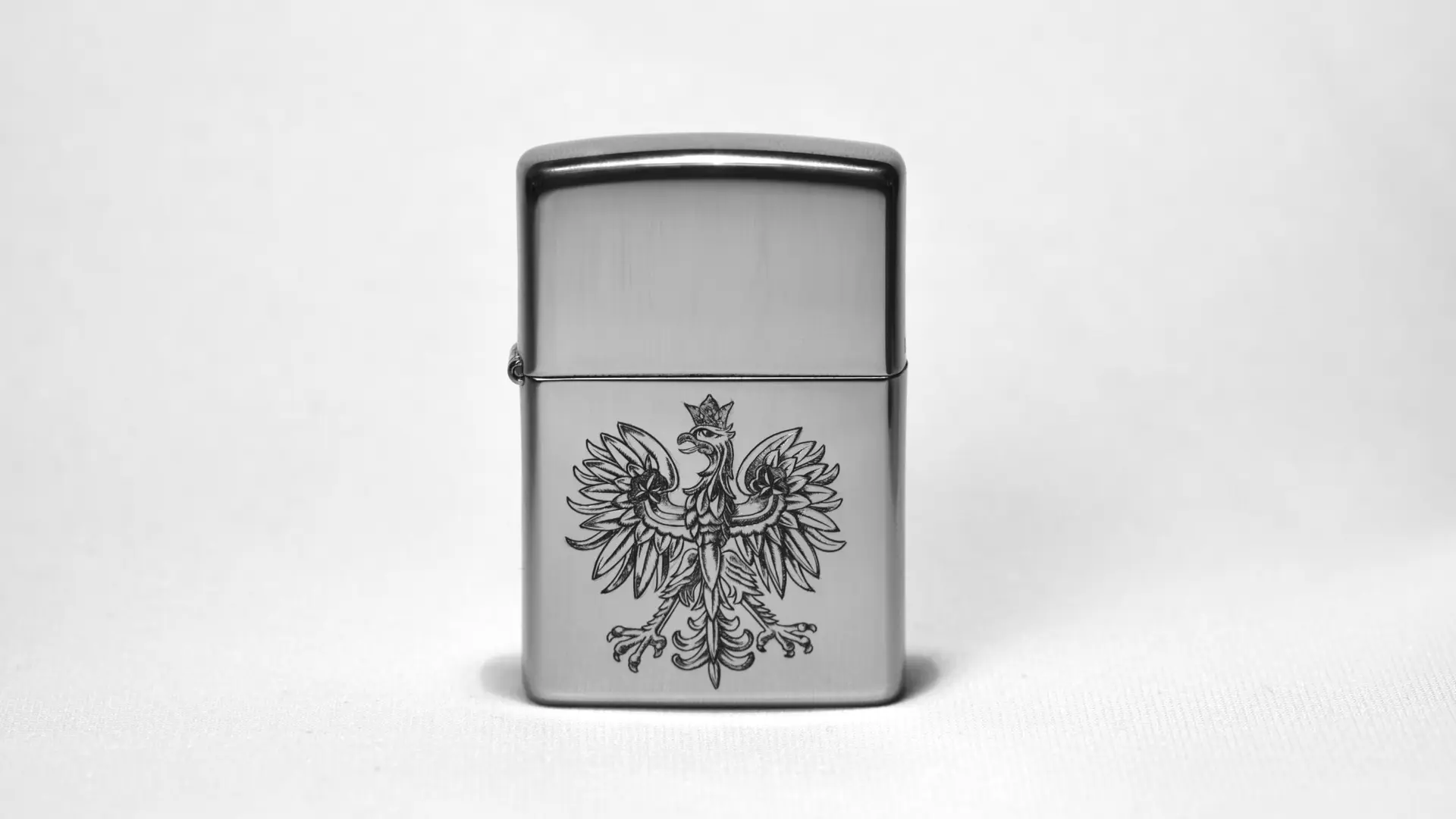 gravure armoirie polonaise sur zippo