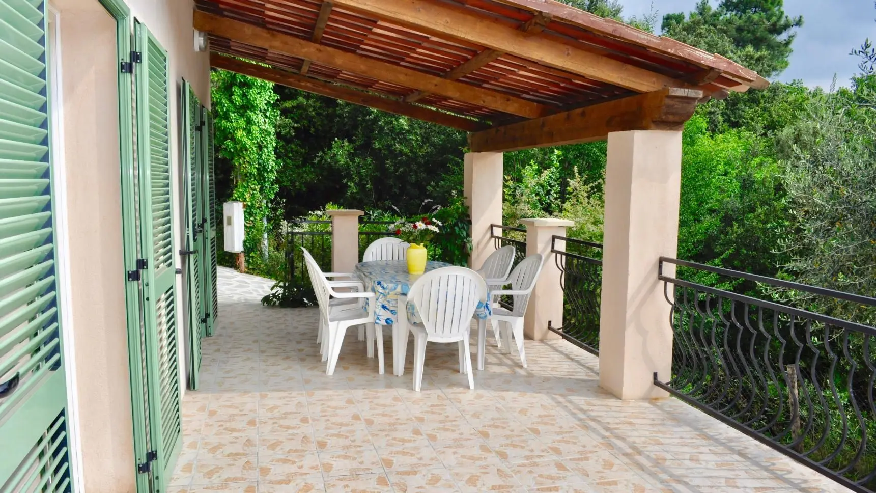 Terrasse Gîte Le Palmier Gîtes de France Côte d'Azur Alpes-Maritimes à Bendejun