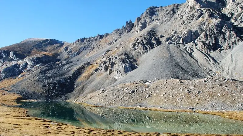 Lac de l'Oronaye à l'automne