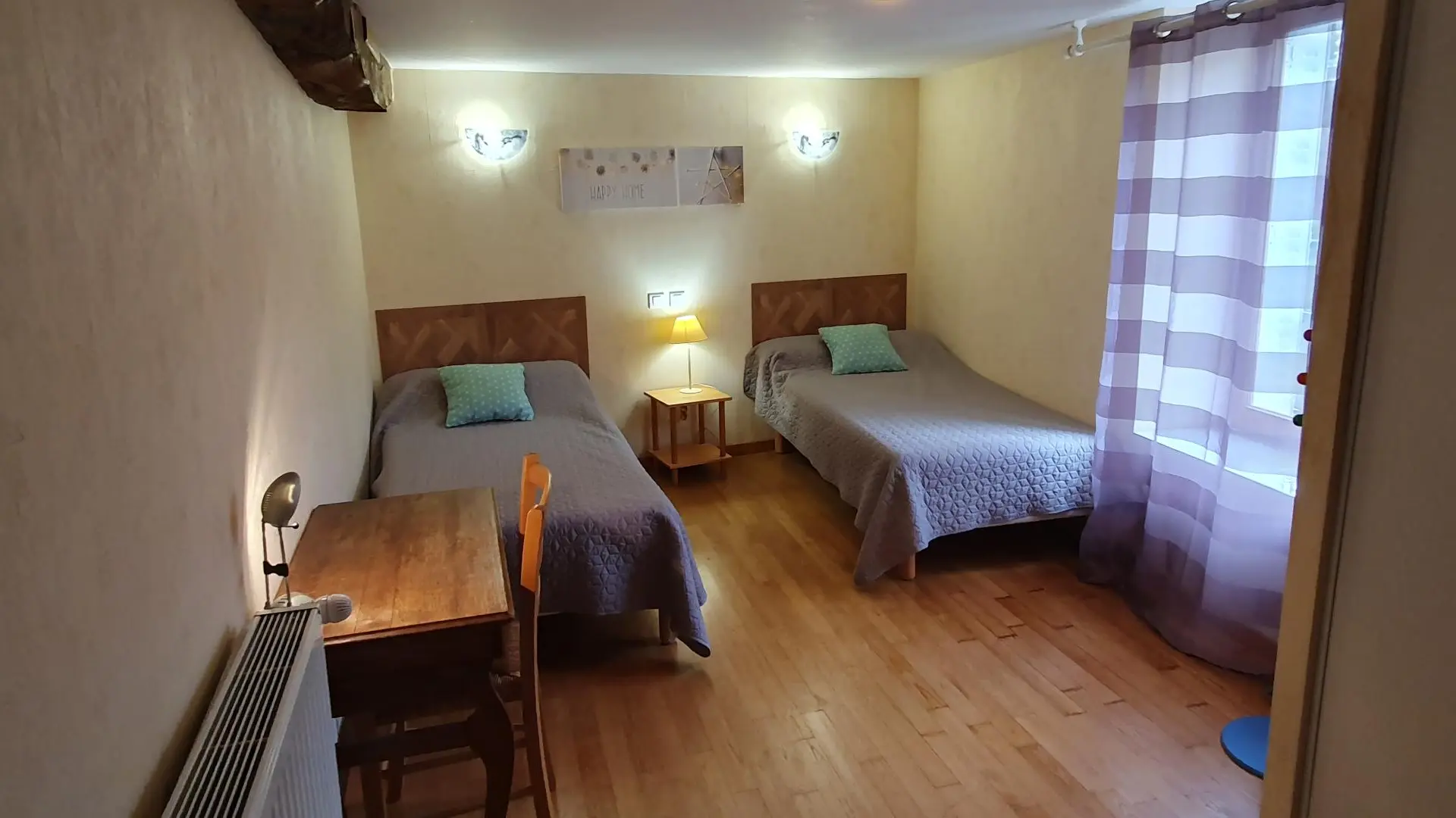 chambre n°2  
composée de 2 lits de 90cm