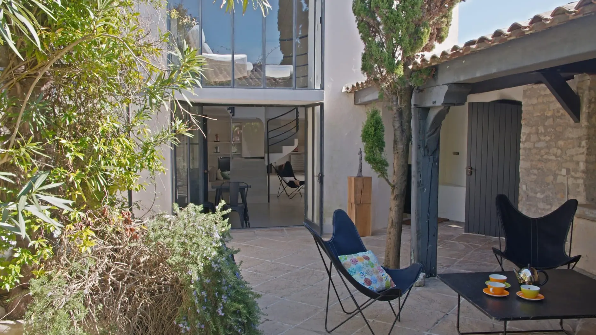 Terrasse und Panoramafenster