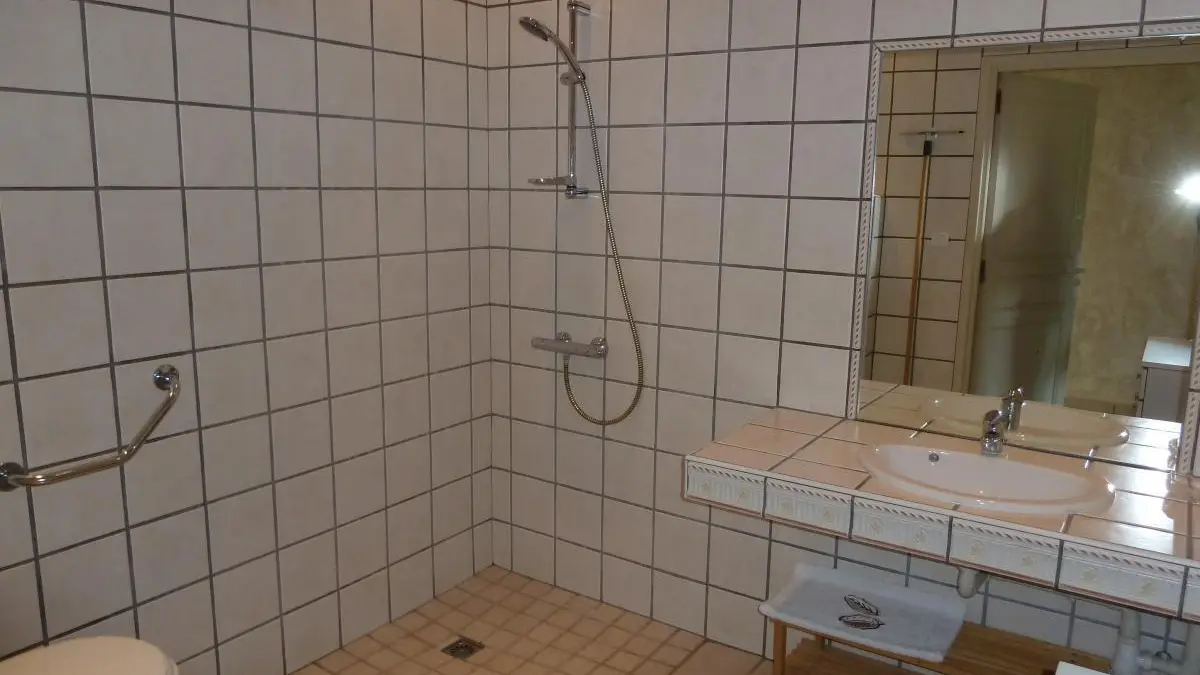 Salle d'eau 2ème chambre