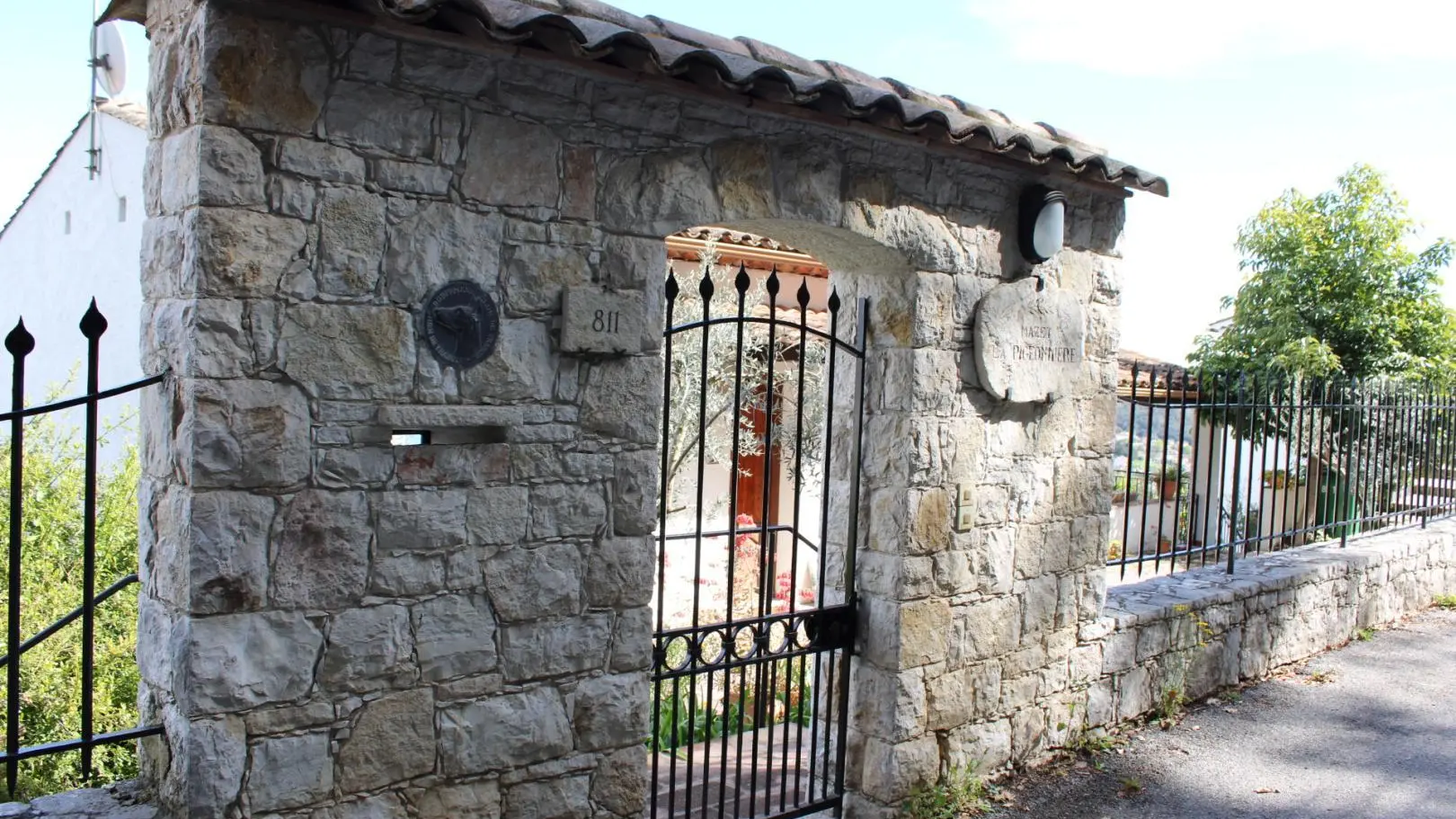 Gîte le Mazet - Entrée de la propriété - Gîtes de France Alpes-Maritimes