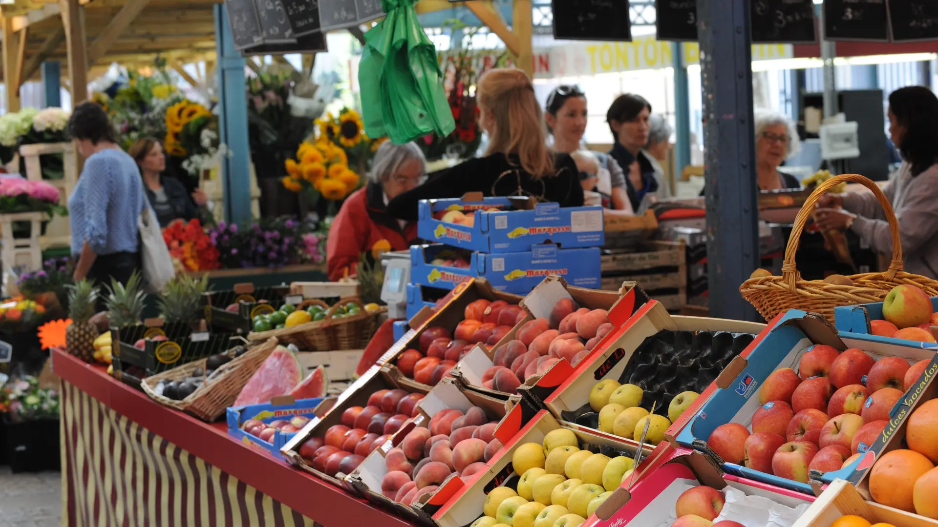 Étal de fruits au marché de Maisons-Laffitte