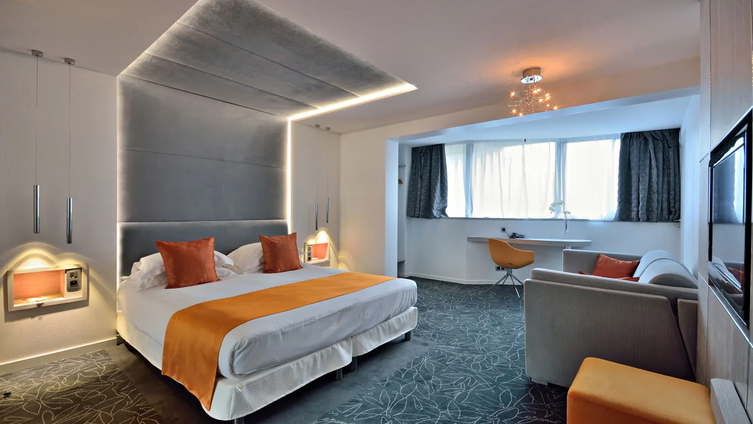 cannes-hotel-cezanne-junior-suite-orange