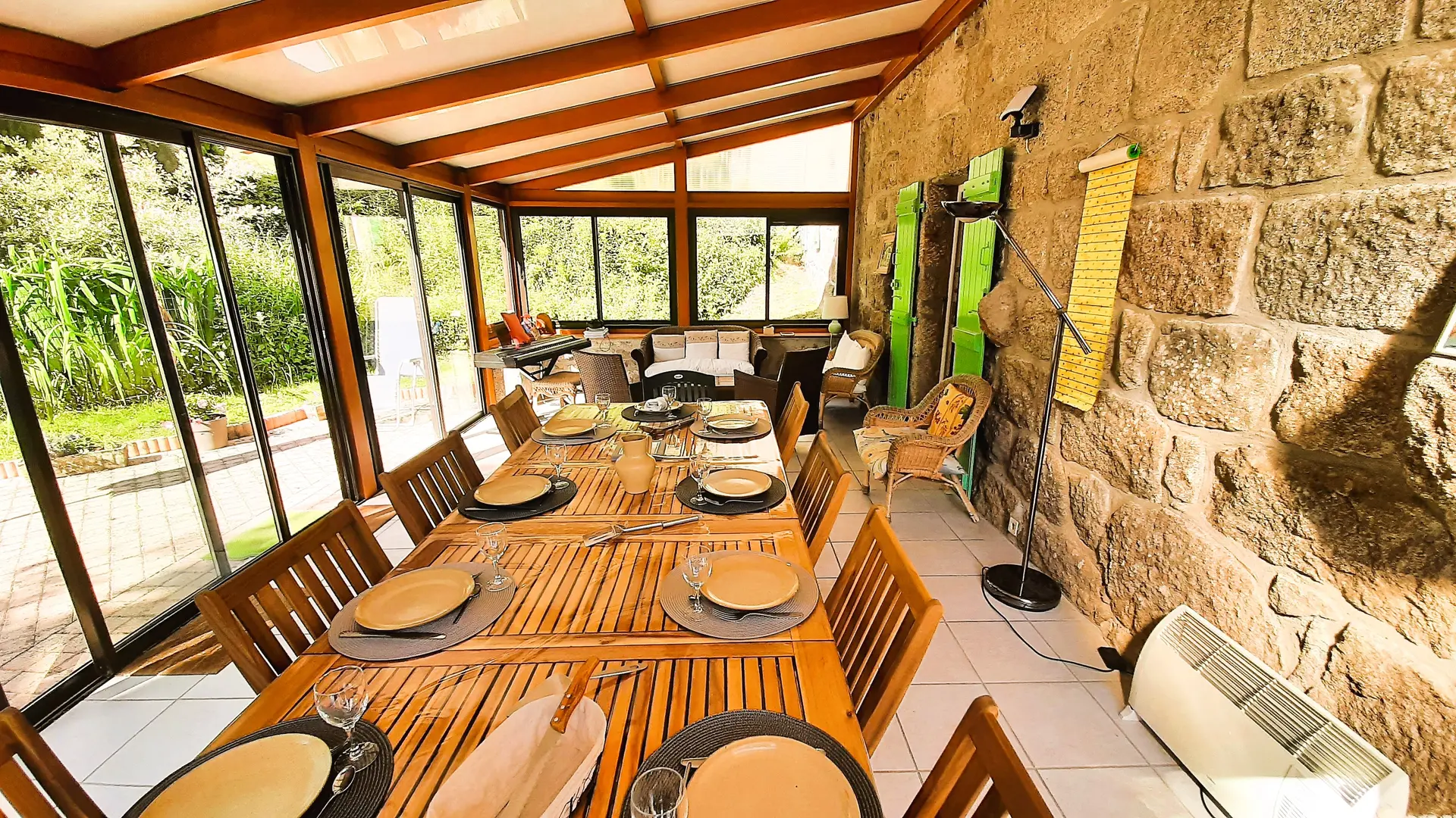 véranda : table à manger