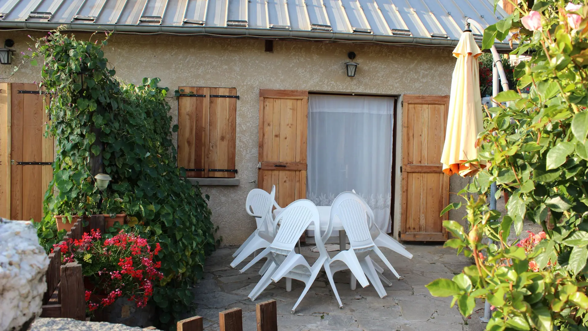 terrasse et entrée de l'appartement