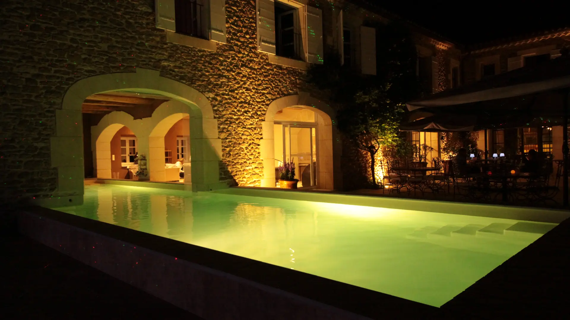 Piscine intérieure/extérieure - Le Mas de Loisonville