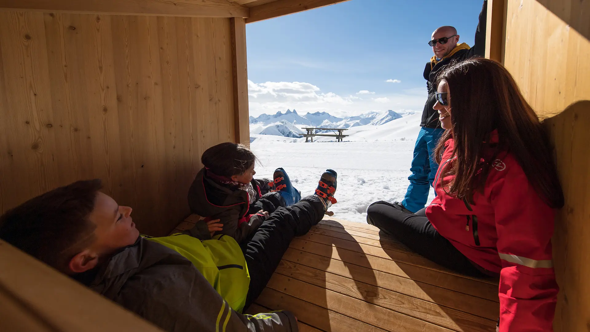 Ilot de détente en bois @SnowpyMountain @LaToussuire